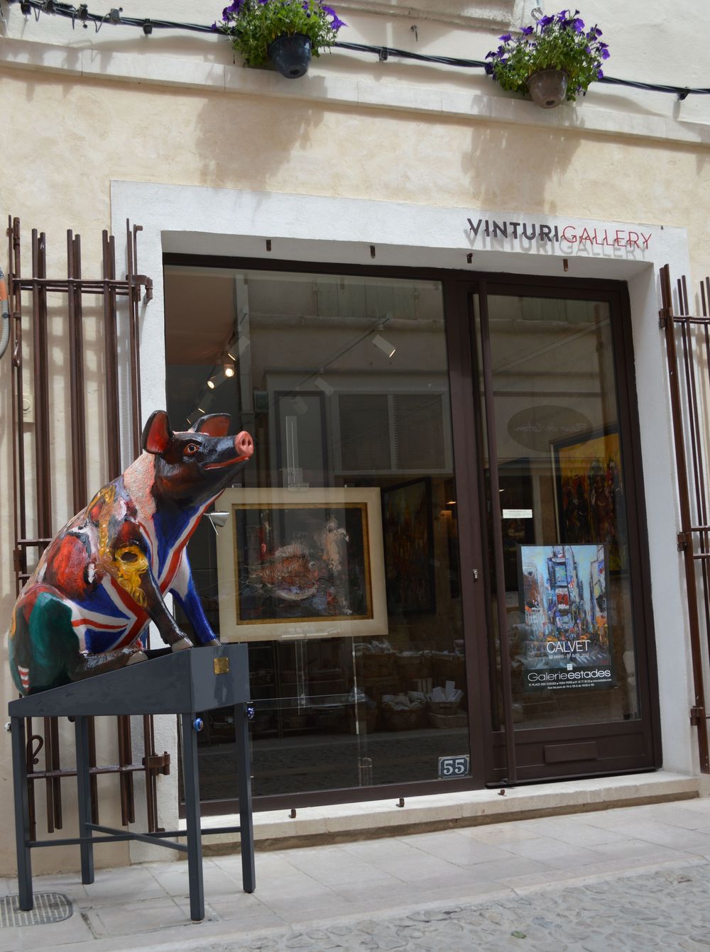 Michel Calvet's "George the Pig"  sitting outside Vinturi Gallery.